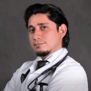 Dr. Alexis Rivas es médico internista
