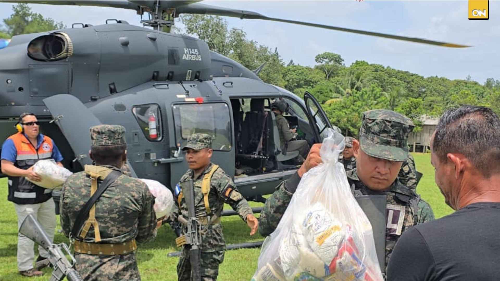 La Mosquitia Vía aérea llegan víveres para ayudar a afectados