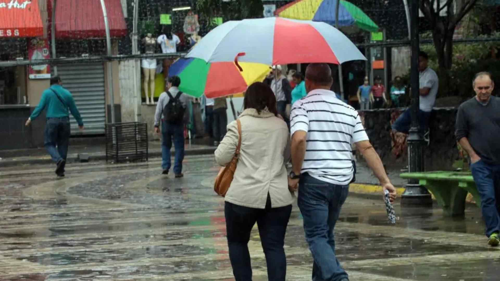 Lluvias en Honduras continuarán este miércoles por influencia de vaguada y onda tropical
