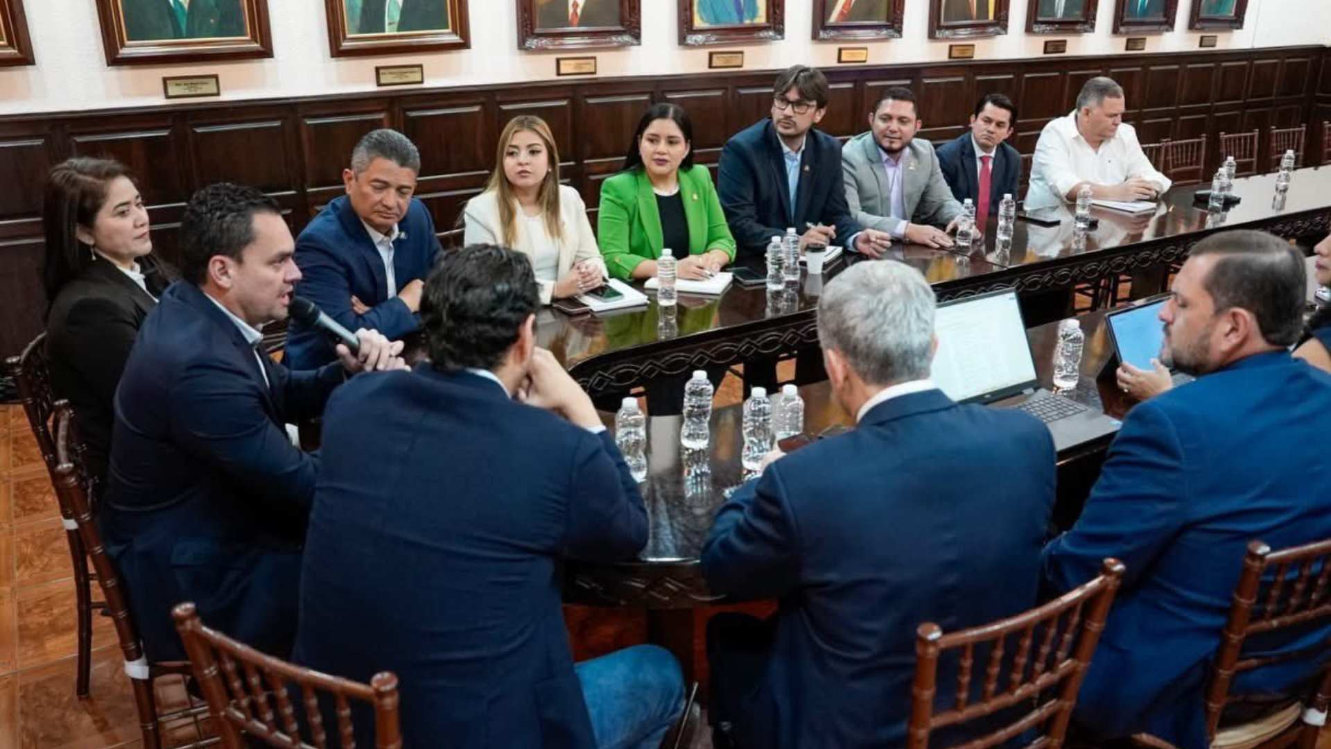 Importante reunión de CN, autoridades ENEE y energía