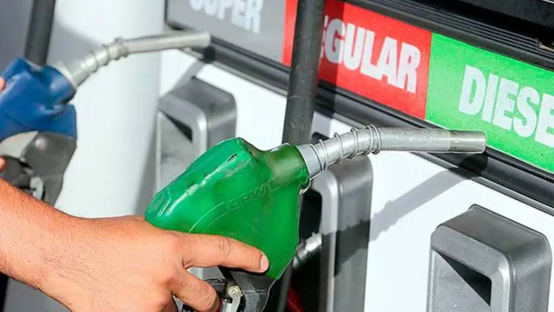 Rebajas en los precios de los combustibles en Honduras