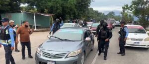 Taxistas intensifican protestas por tasa vial en El Progreso