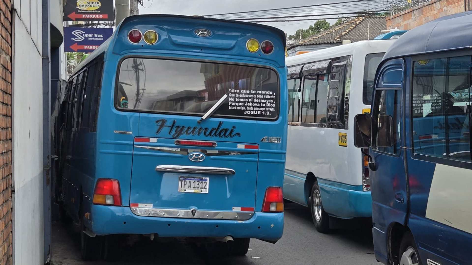 Conductor de bus y su ayudante sufren atentado en Tegucigalpa