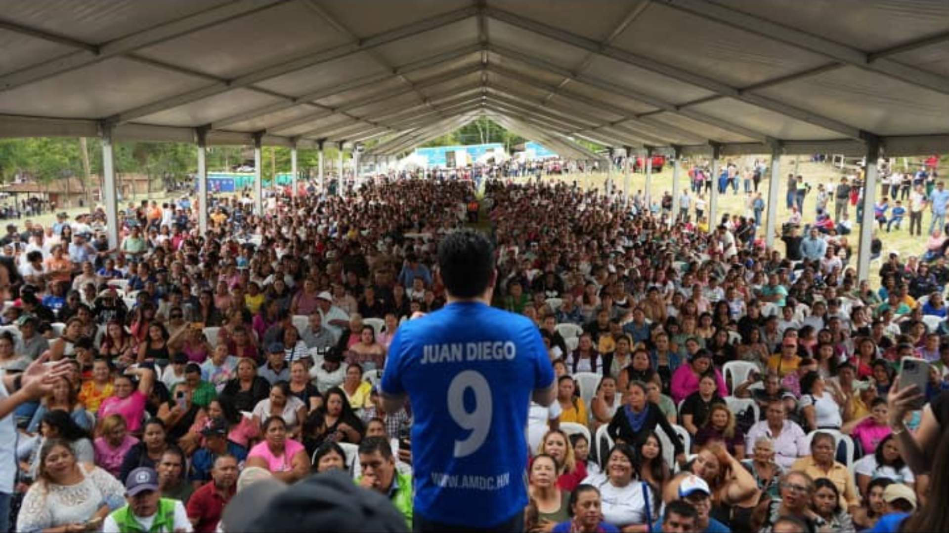 AMDC reconoce la labor de los barrenderos en la capital en su día