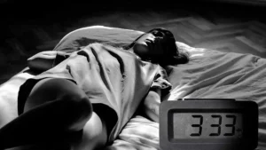 ¿Siempre despiertas a las 3:33 a. m.? Esta es la razón
