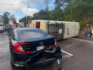 Vuelca bus en El Durazno; reportan 15 heridos leves